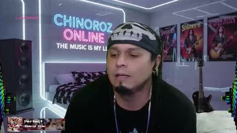 Snapshot of chinoroz chatting on October 18, 2025, 6:52 pm Enrique online show from October 18, 2025, 6:52 pm