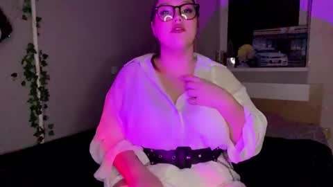 Lily online show from February 4, 2026, 4:02 pm