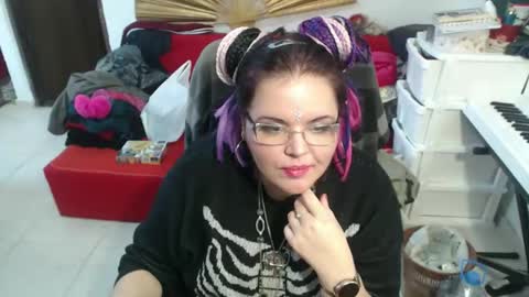 Chloe online show from December 14, 2025, 12:10 pm