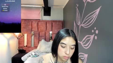 CHLOE online show from October 6, 2025, 7:44 pm