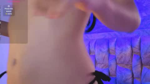 chloe_bluee_ online show from May 2, 2026, 11:15 am