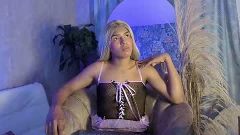 Snapshot of chloe_bronze chatting on June 19, 2026, 8:12 pm Chloe online show from June 19, 2026, 8:12 pm