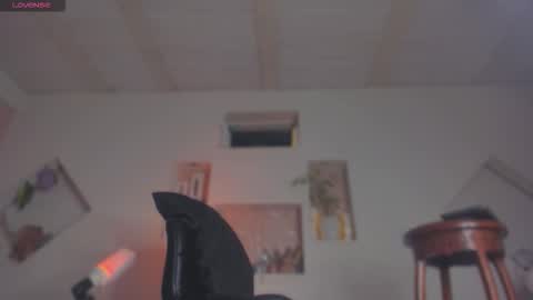 chloe_cooperr online show from October 29, 2025, 9:33 am