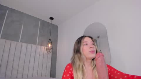 Chloe online show from December 24, 2024, 10:44 am