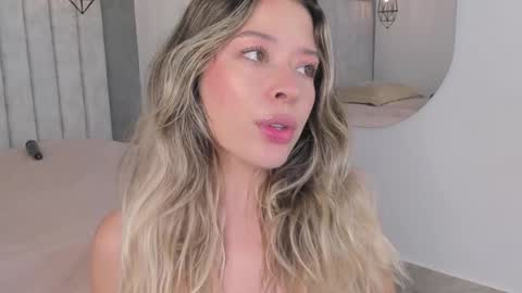 Chloe online show from January 3, 2025, 1:25 pm