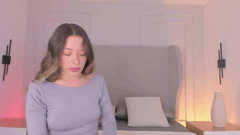 Chloe online show from November 14, 2025, 12:26 pm