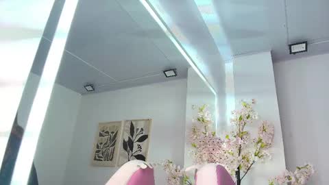 Chloe online show from May 19, 2026, 12:33 pm
