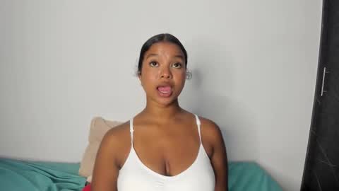 Snapshot of chloe_evans21 chatting on September 19, 2025, 11:05 pm chloe online show from September 19, 2025, 11:05 pm