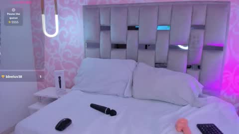 chloe_joness1 online show from November 30, 2025, 1:42 am