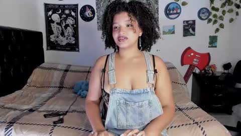 Snapshot of chloe_kisses chatting on September 14, 2025, 10:25 am chloe_kisses online show from September 14, 2025, 10:25 am