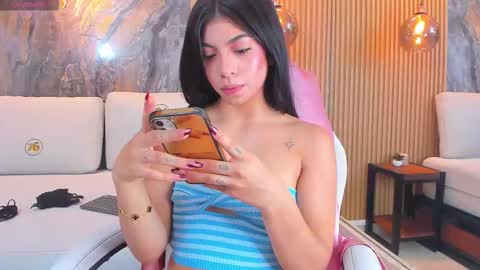  CHLOE  online show from November 18, 2025, 6:56 pm