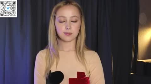  Chloe  online show from October 10, 2025, 11:53 am