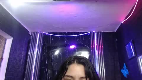chloe_smith5 online show from May 5, 2026, 1:19 pm