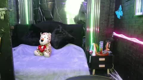 chloe_smith5 online show from May 6, 2026, 12:21 pm