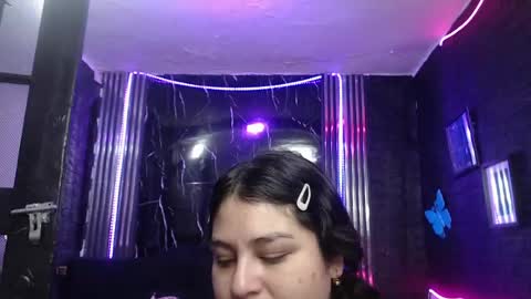 chloe_smith5 online show from May 18, 2026, 1:06 pm