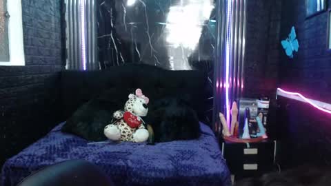 Snapshot of chloe_smith5 chatting on June 23, 2026, 2:37 pm chloe_smith5 online show from June 23, 2026, 2:37 pm