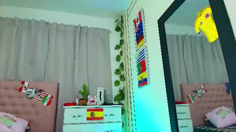 Snapshot of chloe_swarts chatting on June 25, 2026, 11:09 pm Lulu online show from June 25, 2026, 11:09 pm