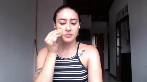 Snapshot of chloe_vahos chatting on May 1, 2026, 7:51 pm Chloe online show from May 1, 2026, 7:51 pm