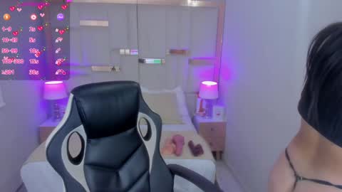 Chloe online show from February 6, 2025, 1:32 pm