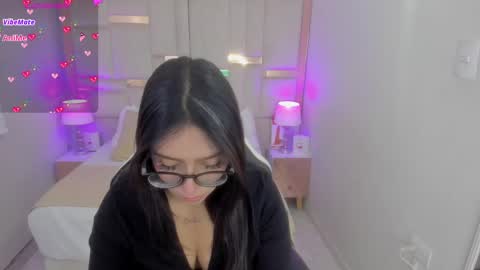 Chloe online show from February 7, 2025, 1:32 pm