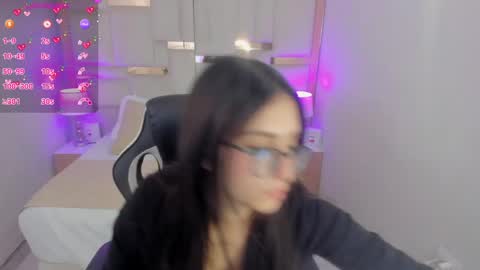 Chloe online show from February 7, 2025, 4:46 pm