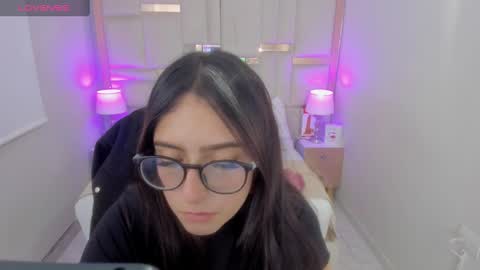 Chloe online show from February 12, 2025, 4:11 pm