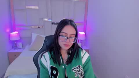 Chloe online show from February 25, 2025, 4:42 pm