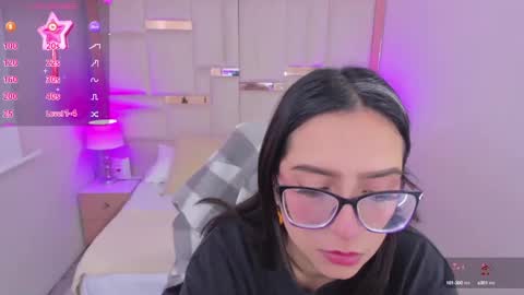 Chloe online show from March 7, 2025, 1:29 pm