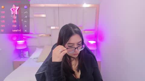 Chloe online show from March 10, 2025, 4:14 pm