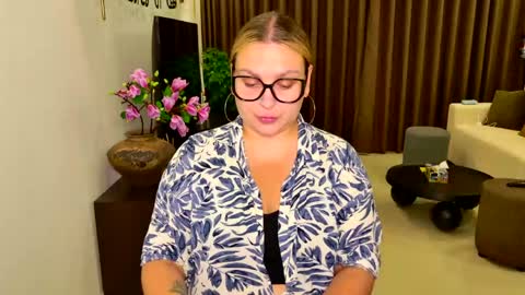 Eva and Sandra online show from April 22, 2026, 9:05 pm