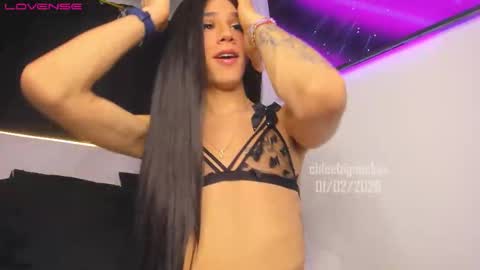 Im Chloe    independent account      online show from February 1, 2026, 10:14 am