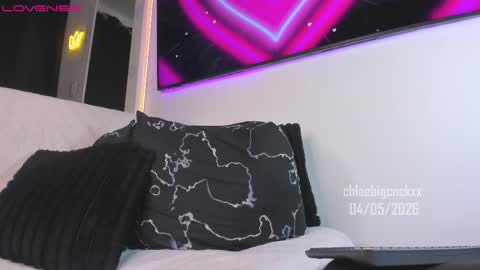Im Chloe    independent account      online show from May 5, 2026, 3:36 am