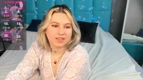Snapshot of chloebloss0m chatting on February 11, 2025, 2:02 pm Boni online show from February 11, 2025, 2:02 pm