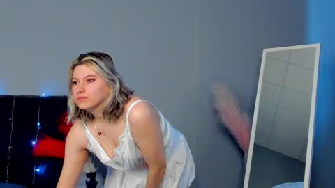 Snapshot of chloebloss0m chatting on February 12, 2025, 9:31 am Boni online show from February 12, 2025, 9:31 am