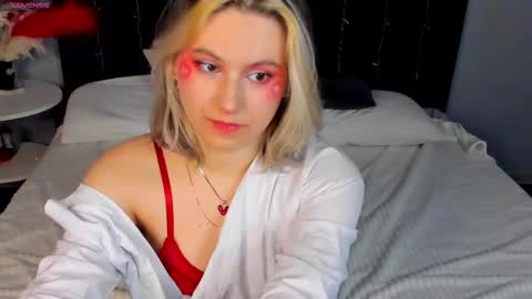 Snapshot of chloebloss0m chatting on February 14, 2025, 11:10 am Boni online show from February 14, 2025, 11:10 am
