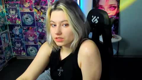 Snapshot of chloebloss0m chatting on February 19, 2025, 7:39 am Boni online show from February 19, 2025, 7:39 am