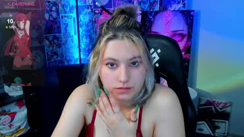 Snapshot of chloebloss0m chatting on February 23, 2025, 6:39 am Boni online show from February 23, 2025, 6:39 am
