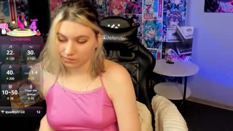 Snapshot of chloebloss0m chatting on February 28, 2025, 4:31 pm Boni online show from February 28, 2025, 4:31 pm