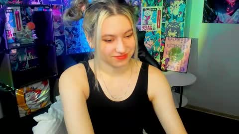 Snapshot of chloebloss0m chatting on March 5, 2025, 3:29 am Boni online show from March 5, 2025, 3:29 am
