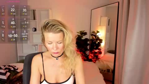 Snapshot of chloeblurr chatting on May 8, 2026, 8:03 pm Julia online show from May 8, 2026, 8:03 pm