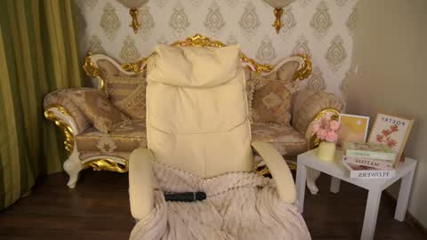 chloebright online show from December 11, 2024, 3:13 am