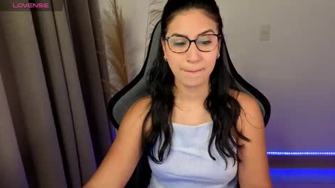 Chloe online show from April 27, 2026, 10:57 am