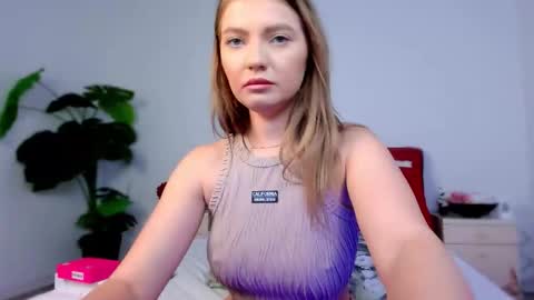 Chloe online show from March 27, 2026, 5:02 am