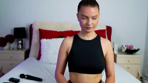 Chloe online show from June 12, 2026, 5:39 am
