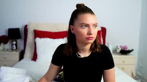 Chloe online show from June 14, 2026, 4:25 am