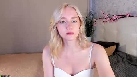 Chloe Deccker online show from June 24, 2026, 1:26 am
