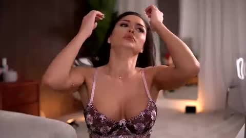chloedevinex online show from June 18, 2026, 3:29 am