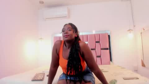 cloe online show from October 8, 2025, 2:04 pm