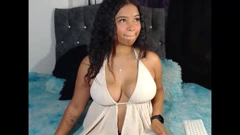 chloee_fox_ss online show from February 4, 2026, 8:58 pm