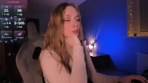chloegins online show from December 4, 2024, 11:35 pm
